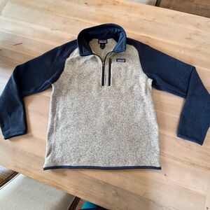 Patagonia Navy and Beige Fleece Pullover